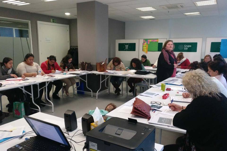 mujeres migradas en el sector de los cuidados