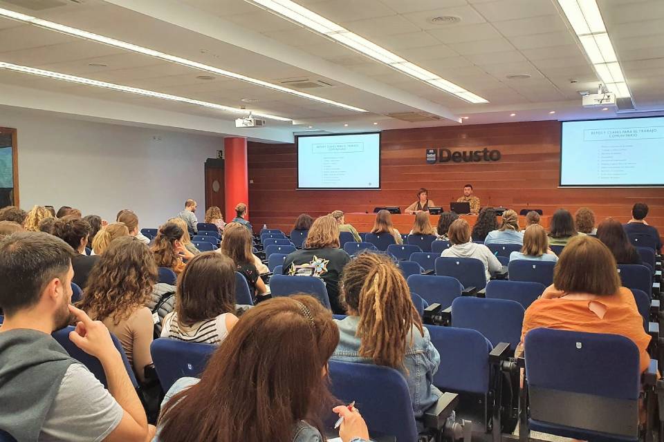 Ponencia de cierre de curso de Trabajo Social en la Universidad de Deusto